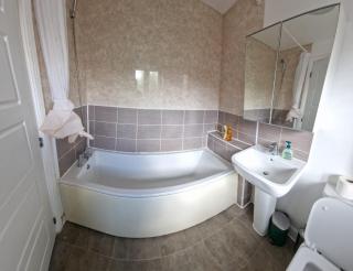 Marylebone Modern Family Home 4 Bedrooms Sleeps 8 Garden WiFi Free Parking - Leicester - 1