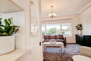 Stay at Beauty Point Wagga 5bdr 2bth magical views - Wagga Wagga - 2