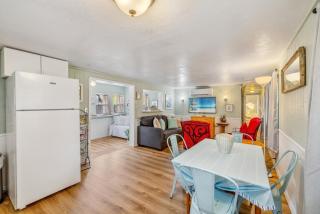 Charlenes Retreat laid back vibes - Cedar Key - 1