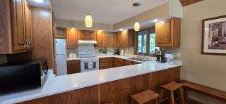 Tall Pines- 5-bedroom 3-bath with hot tub and more! - Swanton - 7