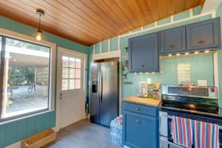 2 Mi to Riverwalk Palmetto Gem with Fire Pit and BBQ - Palmetto - 5