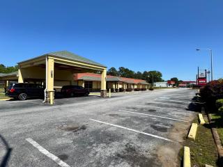 OYO Hotel Phenix City - 9