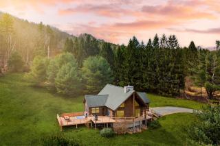 Secluded w Deck Views Hot Tub Ping Pong Hudson in the Berks by AvantStay - East Chatham - 0