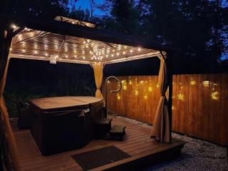 Bunny Bungalow Romantic Getaway in a Spacious Geodome - New Straitsville - 5