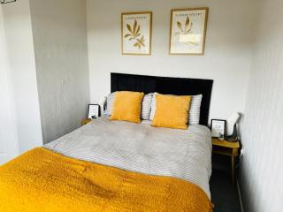 Stylish 4BR Home - Near Wollaton Park, Uni, QMC, City Centre & M1 - Sleeps 8 - Nottingham - 7