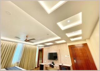 HOTEL MANTAVYA PREMIUM Near Kashi Vishwanath Temple - Lift and Parking Facilities - Air Conditioning Room - Top Rated Four Star Hotel - Varanasi - 1