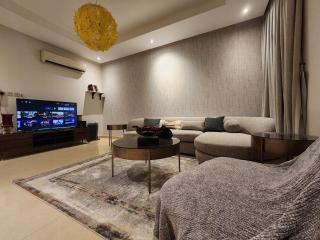 Modern 2-BR Retreat - Stylish Stay in Al Yasmeen - Riade - 0