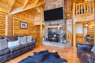 American Dream by AvantStay Deck w Views Theater Game Room Community Pool - Gatlinburg - 1
