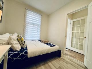 Sleek And Comfortable Space - Montreal - 2
