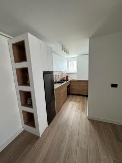 Central Chic Apartment - 6