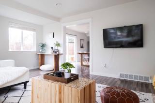 Stylish Modern Farmhouse wYard 10 mins from DT - 1