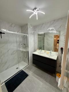 charmant 3 pièces neuf SUR JARDIN piscine débordement en Rooftop VUE MER ET MONTAGNES parking gratuit climatisation 2 CHAMBRES - 6