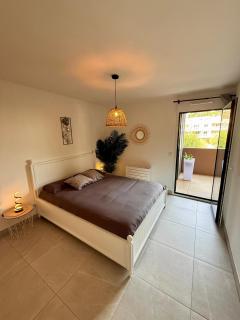 charmant 3 pièces neuf SUR JARDIN piscine débordement en Rooftop VUE MER ET MONTAGNES parking gratuit climatisation 2 CHAMBRES - 3