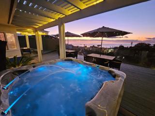 La Jolla Gem with Ocean View - 11 Beds, Hot Tub, Karaoke & Game Den - San Diego - 0