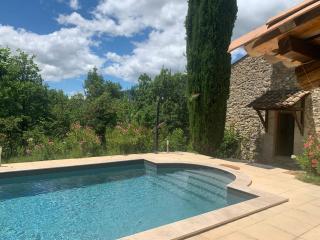 Mas ancien sans vis-à-vis avec piscine chauffé dans les collines - Les Pilles - 2