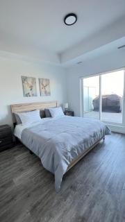 180 Mt View Huge Balcony 2BR 3Beds 2Bath 2Parkings Penthouse - Kelowna - 2