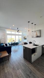 180 Mt View Huge Balcony 2BR 3Beds 2Bath 2Parkings Penthouse - Kelowna - 9