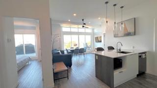 180 Mt View Huge Balcony 2BR 3Beds 2Bath 2Parkings Penthouse - Kelowna - 0
