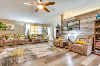 Pensacola Home with Private Backyard and Fire Pit - Pensacola - 0
