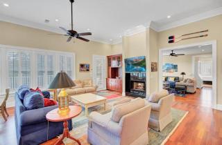 13 57th Avenue by AvantStay Rooftop Decks Pool - Isle of Palms - 2