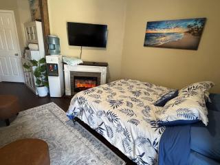 Modern Studio Apartment with Private Pool, Hot Tub and Cabana - Peoria - 5