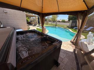 Modern Studio Apartment with Private Pool, Hot Tub and Cabana - Peoria - 0