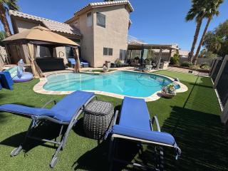 Modern Studio Apartment with Private Pool, Hot Tub and Cabana - Peoria - 8