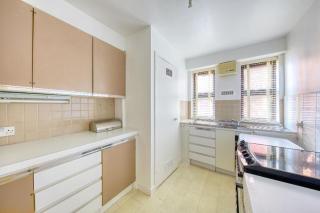 Elegant 1BR Flat in Westminster Near Victoria Tube - 3