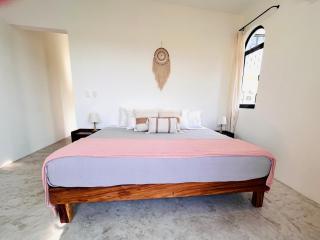 Mountain View, King Bed, Saltwater Pool, Kitchen, Fast WiFi, Air Conditioning - Montana at Casa Calavera - San Francisco - 7