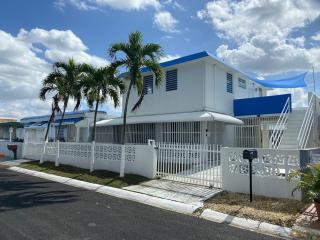 Modern Family Home 5 Minutes from Beach - Toa Baja - 4