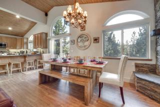 Near Downhill Ski Resort! Hot Tub Haven in Truckee - 4