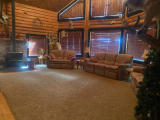 Stunning 17-Bedroom Lodge and Retreat Center at Royal Creek Ranches - 8