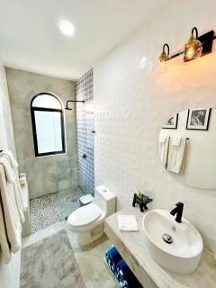 King Bed, Kitchen, Saltwater Pool, Fast Wifi, Air Conditioning - Flor at Casa Calavera - San Francisco - 2