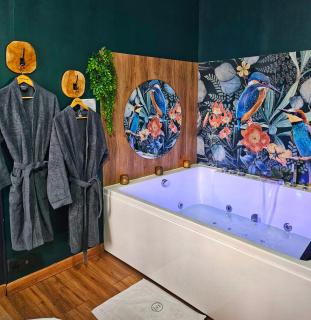 Suite Passion - Jacuzzi privé - Table massage - Saint-Étienne - 0