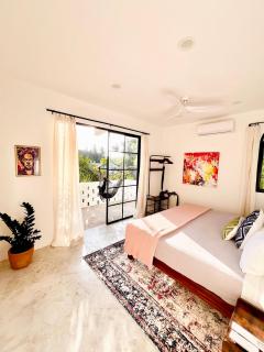 King Bed, Kitchen, Saltwater Pool, Fast Wifi, Air Conditioning - Flor at Casa Calavera - San Francisco - 7
