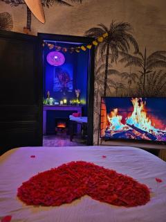 Suite Passion - Jacuzzi privé - Table massage - Saint-Étienne - 4