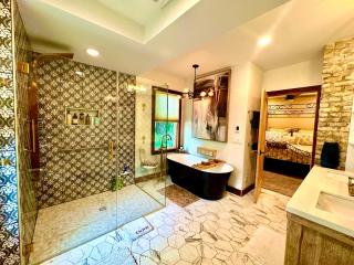 Be Still & Know, Fireplace, Firetable, Walk to Port - 1