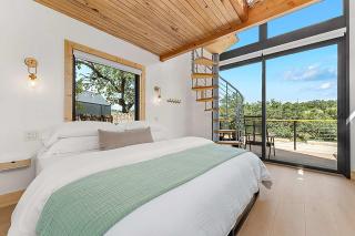 The Hillside at Meridian Hot tub & Firepit - Fredericksburg - 7