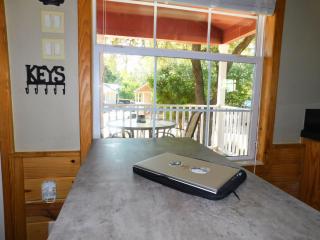 Angelina Cabin - Hot tub, heated pool, quite & relaxing - 2