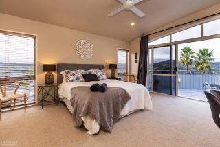 Funky Beach House with sea and country views - Orewa - 3