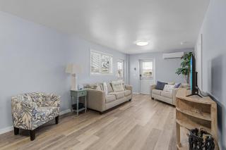 412 Harbor Hideaway: 2BD Cottage, Walk to Times Square! - Fort Myers Beach - 3