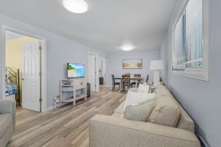 412 Harbor Hideaway: 2BD Cottage, Walk to Times Square! - Fort Myers Beach - 1