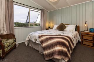 Funky Beach House with sea and country views - Orewa - 2