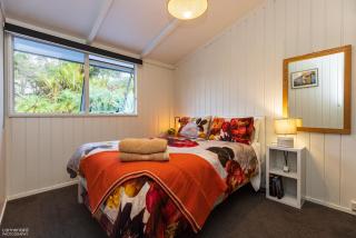 Funky Beach House with sea and country views - Orewa - 1