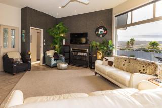 Funky Beach House with sea and country views - Orewa - 6