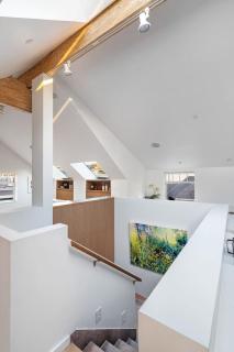Beautiful, Newly Renovated Creek Home - Vancouver - 3