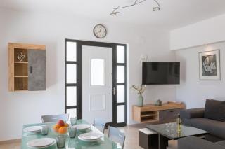 Gallery7B - Ialisos - 7