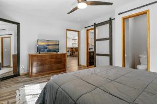 The Great Getaway Modern Games Office - Big Bear Lake - 6