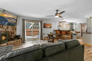The Great Getaway Modern Games Office - Big Bear Lake - 1