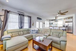 Steps to Short Sand Beach Retreat with Game Room! - York - 2